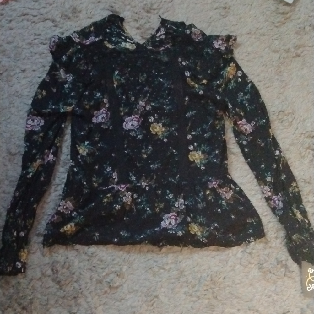 A black floral kid shirt XL(14/16(